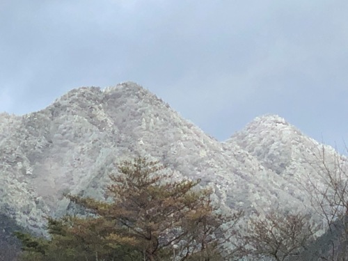 16忍者岳(左)と三国岳(右).jpeg