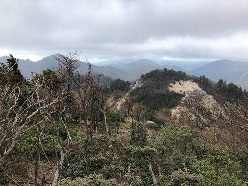 5宮指路岳山頂から鈴鹿縦走路を望む.jpeg