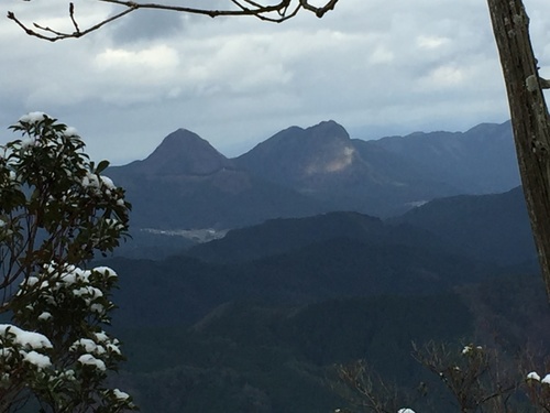 兜岳(左)と鎧岳(右)遠望.JPG