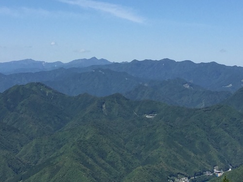 八経ヶ岳から釈迦ヶ岳(拡大).jpg