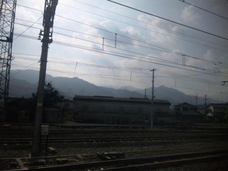 四国山地のシルエット(予讃線のとある駅にて)2.jpg