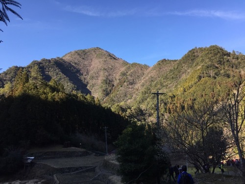 対岸に聳えるホウソ砂.jpg