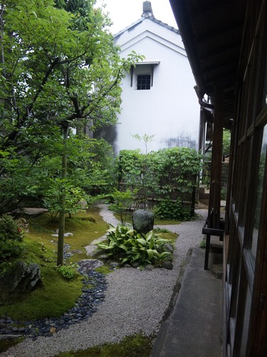旧小泉八雲邸の庭(西側).JPG