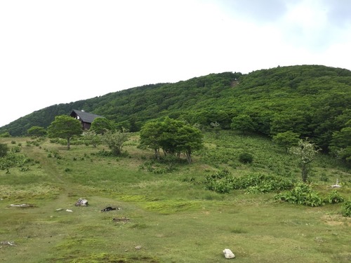 明神平から国見岳方面を望む.jpg