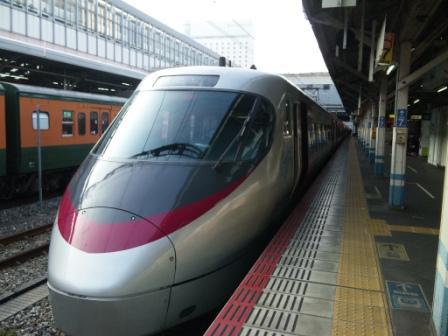 発車を待つしおかぜ(岡山駅にて)2.jpg