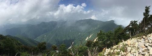釈迦ヶ岳山頂から北側の展望.jpg