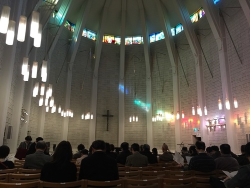開演を待つチャペル.jpg