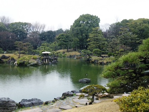 春を待つ清澄庭園.jpg