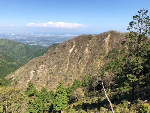 12西峰から東峰を振り返る.jpeg